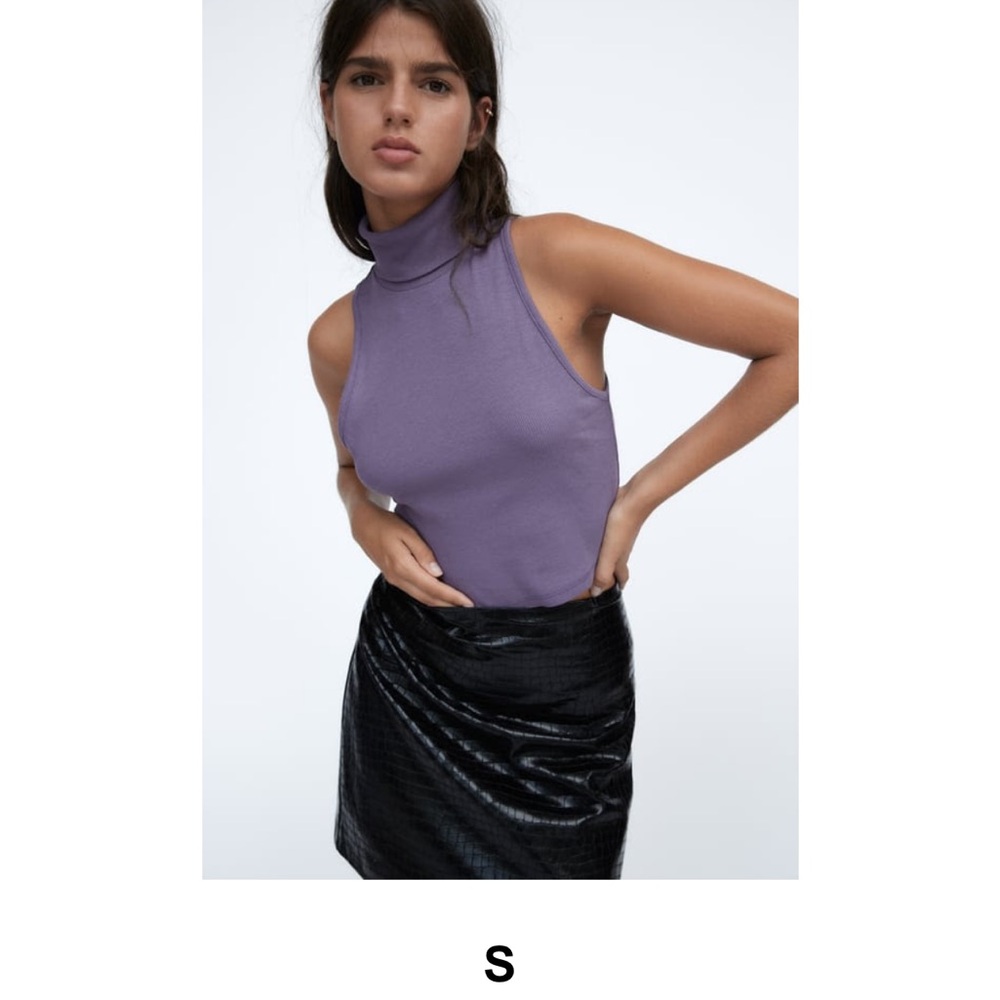 Zara HIGH COLLAR RIBBED TOP
Mauve 0/3641/804/612/02 size small